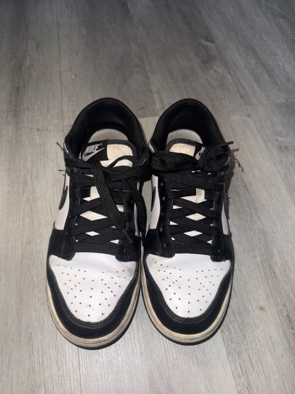 Women Nike Black and White Low-Top Sneakers